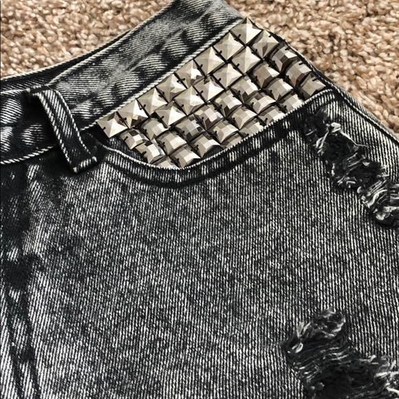 Black stonewashed Jean shorts - Picture 3 of 4